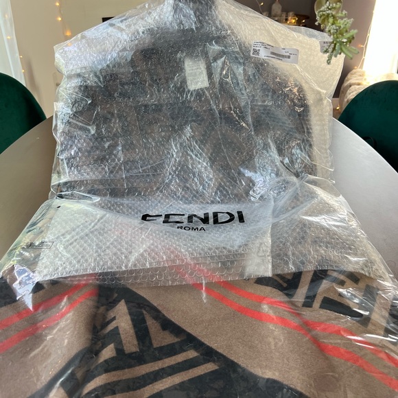 ❌❌SOLD NWT Fendi Poncho - Picture 3 of 7